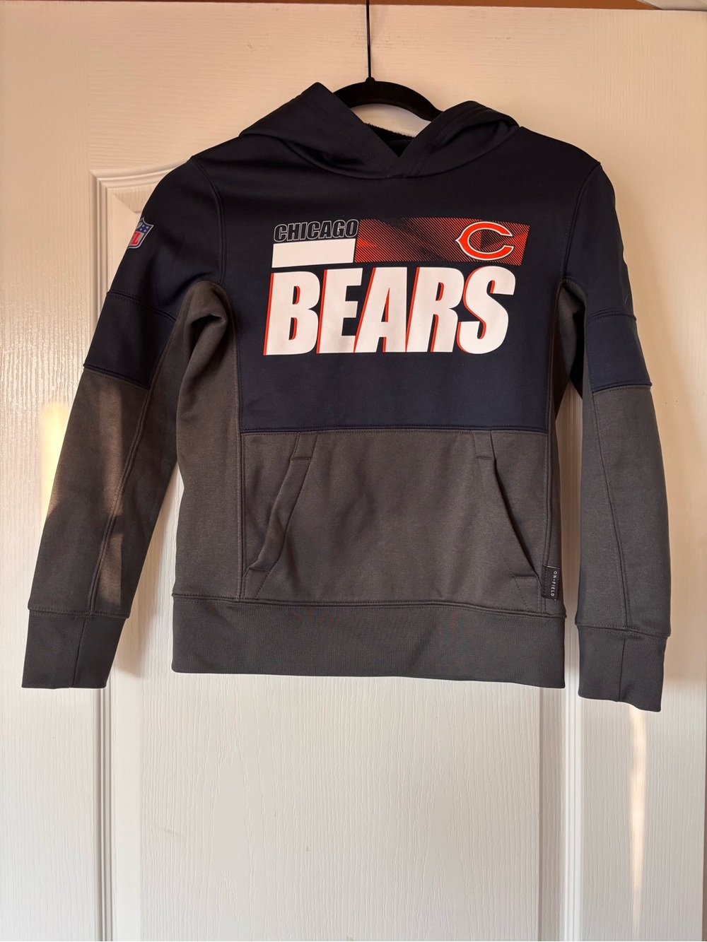 Nike Chicago Bears NFL hooded sweatshirt Boys size small Dri fit pullover